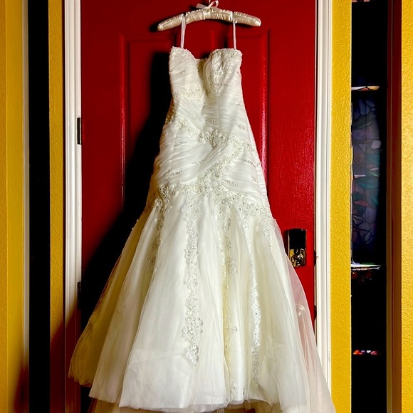 Alfred Angelo Dresses & Skirts - Alfred wedding gown size 2